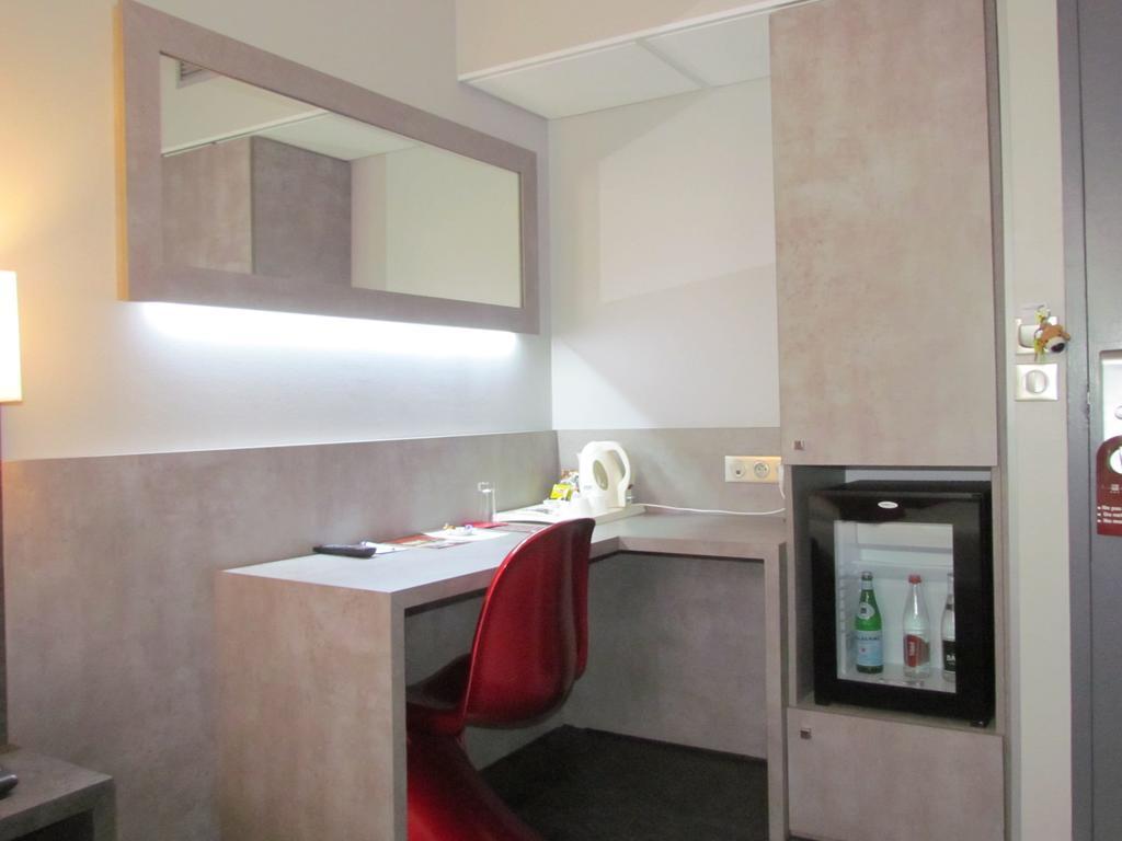 Hotel L'Hotan Portet-sur-Garonne Room photo